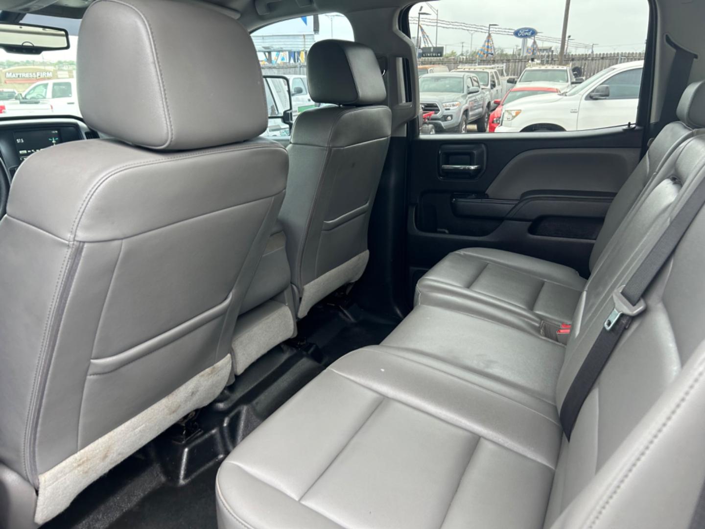 2019 White GMC Sierra 3500HD Base Crew Cab 4WD (1GD42TCY7KF) with an 6.6L V8 OHV 16 DIESEL engine, 6A transmission, located at 1687 Business 35 S, New Braunfels, TX, 78130, (830) 625-7159, 29.655487, -98.051491 - Photo#8